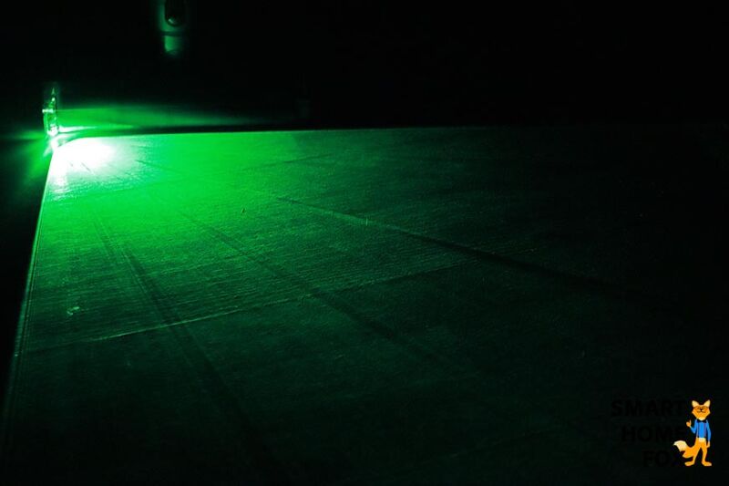 Nach dem Saugen mit Laser im Dunkeln